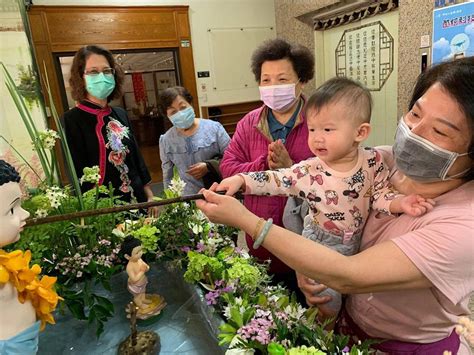 热门搜索： 人口普查 疫情防控 校园调查 员工满意度. 板橋講堂浴佛抄經獻花 歡慶佛誕暨母親節-人間通訊社