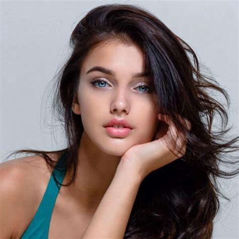 Castañas 15 20 años Alina Kirchiu Brunette beauty Beauty girl