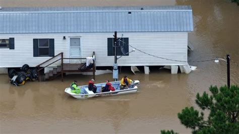 Historic Louisiana Flooding Three Dead And Thousands Rescued Bbc News