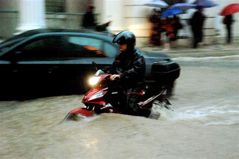 Misi menyelamat mangsa banjir di temerloh, pahang. KL Dilanda Banjir | Tetikus dan Papan Kekunci