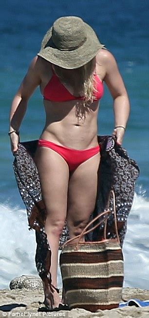 Hilary Duff Shows Off Toned Physique In Teeny Pink Bikini Daily Mail