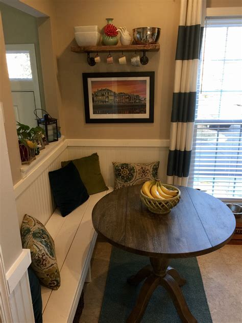Small kitchen breakfast nook | Kitchen breakfast nooks, Home decor