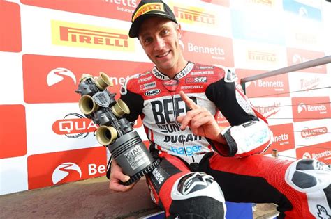 bridewell does the double to be crowned monster energy king of brands superbike news our