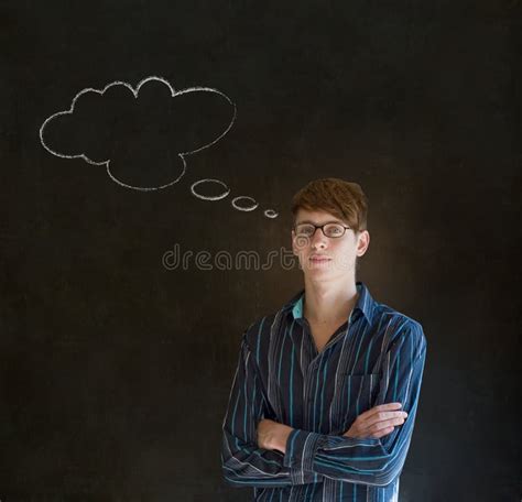 Homem Com A Nuvem De Pensamento Do Giz Do Pensamento Com Vidros Foto De