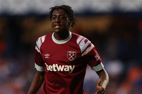 Legends Son And Prolific Striker The West Ham Starlets Vying To Take