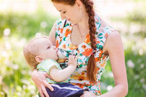 15 Hábitos Extraños Que Hacen Los Bebés Cuando Son Amamantados