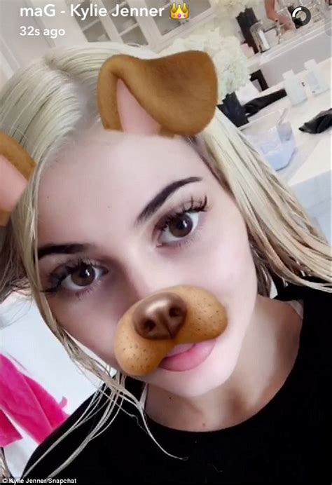 Kylie Jenner Spends All Day Bleaching Her Brunette Bob Daily Mail