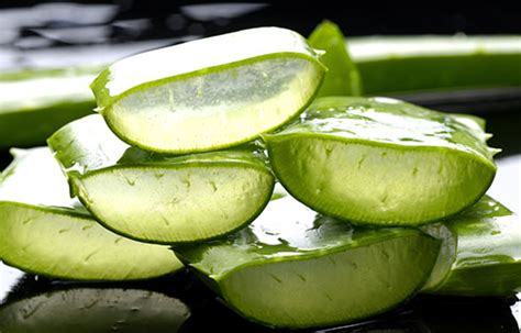 Using a cold compress is one of the best ways to reduce pimple redness. 8 Home Remedies to Reduce Redness from a Pimple | New ...