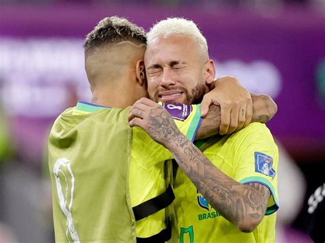neymar breaks down crying after brazil s devastating world cup loss obtain us obtain us