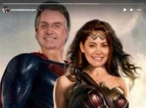 Em Meio A Pol Mica Sobre Super Her I Michelle Posta Montagem De