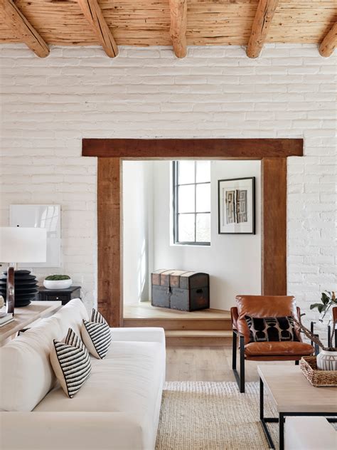 Traditional Adobe Meets A Modern Black And White Palette In Arizona
