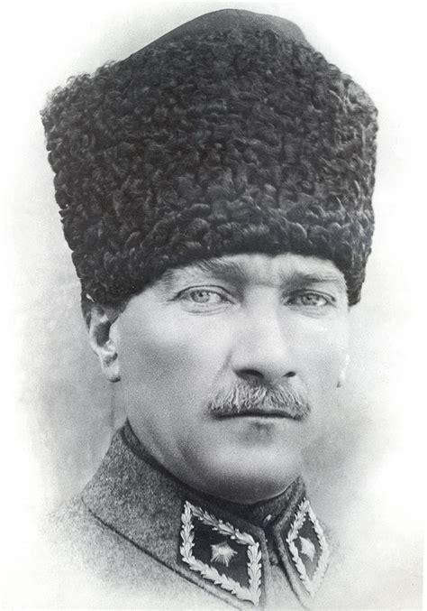 Atatürk severlerin buluşma noktası turkcell youtube 5 gb 15 tl paketi. Biographie de Mustafa Kemal Atatürk - LADAP