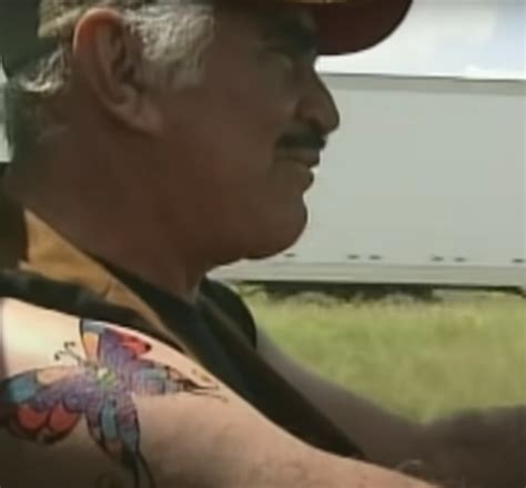 Vicente Fernández Muestra Su Colorido Tatuaje