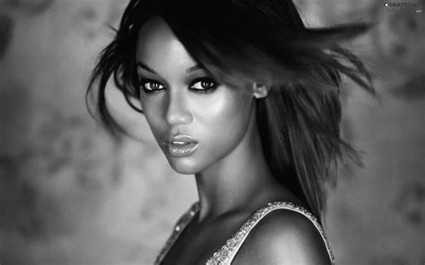 Grayscale Face Tyra Banks Model 1920x1200