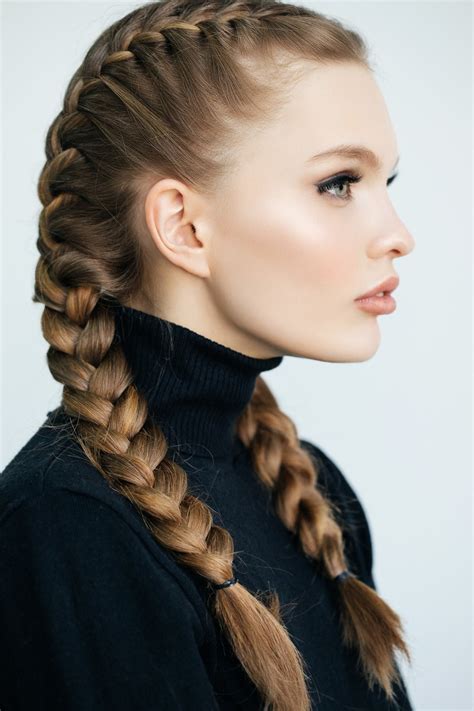 Can be worn for at least two days straight with no once a woman masters a french braid, her list of styling ideas will never be short. 15 Super Quick and Easy Hairstyles for Greasy Hair