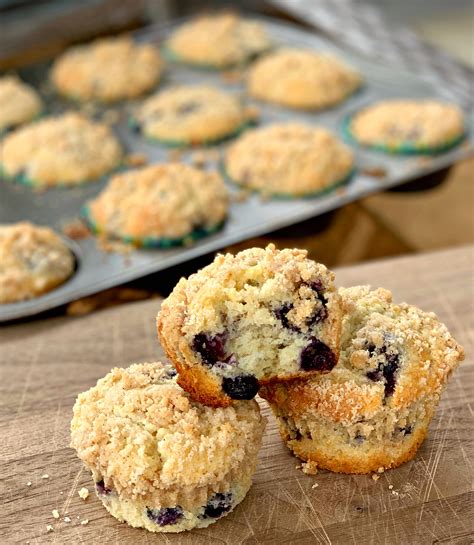 Streusel Topped Blueberry Muffins The Cookin Chicks