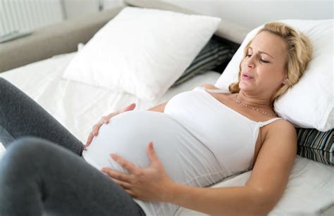 Ból Podbrzusza W Ciąży Kiedy Jest Powodem Do Niepokoju Rodzicepl