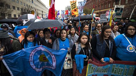 Native Americans march to White House against Dakota pipeline