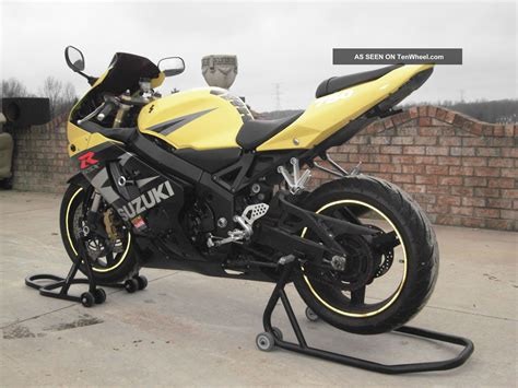 Suzuki's seats have traditionally been very comfortable. 2004 Suzuki Gsxr 750 In