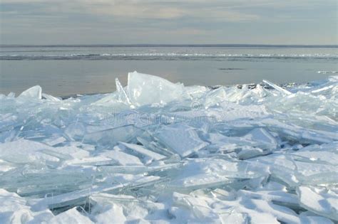 Lake Superior Ice Piled Up Along Shoreline Stock Image Image Of Superior Shores 107072693