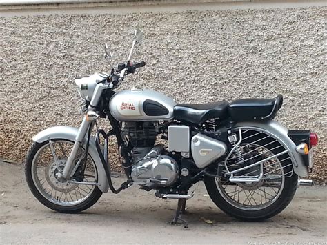 5 points that you should consider when it comes with 8 paint schemes including lagoon, ash, silver, chestnut, black, redditch red, redditch green, redditch blue. Making the rider royal - ROYAL ENFIELD CLASSIC 350 ...