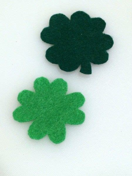Making A Felt Shamrock Pin Irish Decor Shamrock St Patrick Day Treats