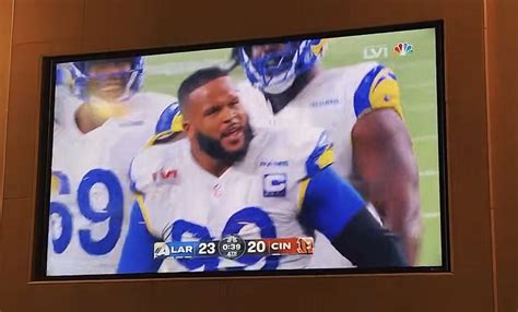 Damion Lowery On Twitter And He Wins It For Em😂💪🏾💪🏾💪🏾 Aarondonald97 P8yinkh3zs
