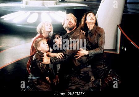 Heather Graham Mimi Rogers Lacey Chabert Film Lost In Space Usa Characters Dr Judy