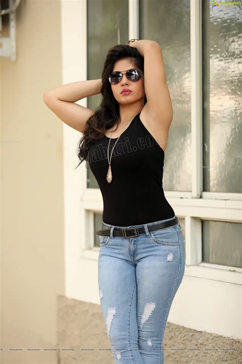 Zaara Khan Exclusive High Definition Image 80 Telugu Actress