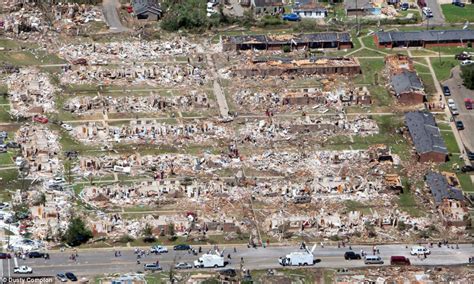 Us Storms 297 Dead And Thousands Of Homes Destroyed In Tornado