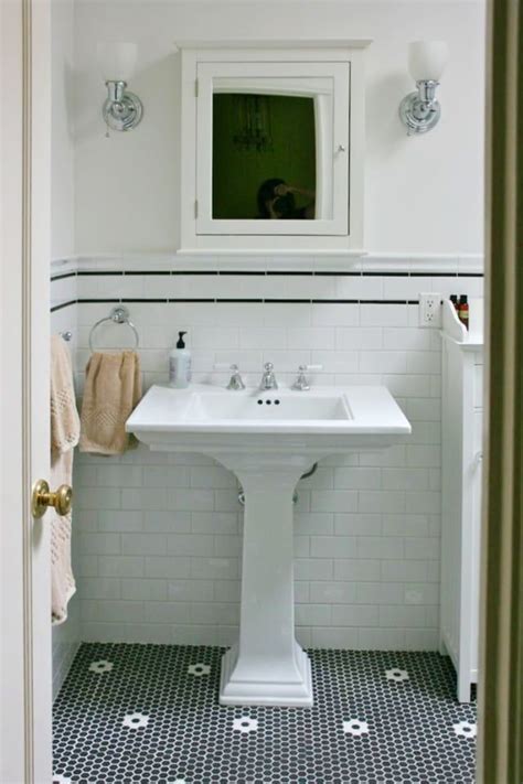 This Versatile Vintage Classic Is Back In Bathrooms Everywhere Vintage Bathroom Floor Vintage