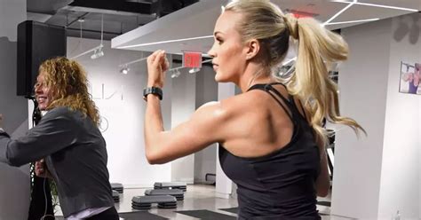 Carrie Underwood Flaunts Mind Blowing Workout Body In Spandex To