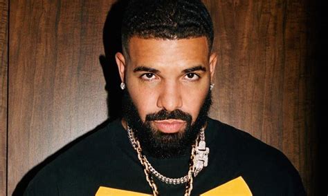 Drake Shows Off His Ripped Muscles Re Sparks Surgery Rumors