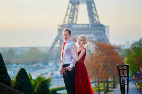 Couple In Front Of The Eiffel Tower In Paris France Stock Image
