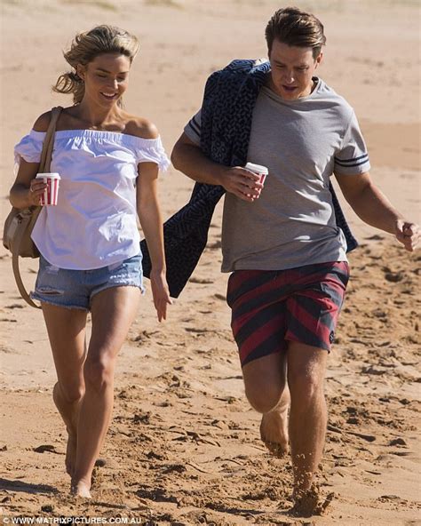 Sam Frost Reveals Pert Derri Re In Daisy Dukes Daily Mail Online