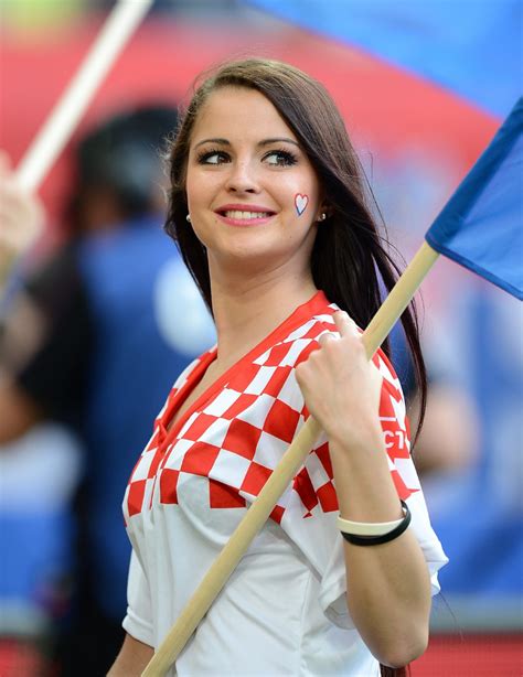 Download subtitles from youtube videos! Soccer - UEFA Euro 2012 - Group C - Croatia v Spain - Arena Gdansk » Who Ate all the Pies