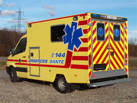 Mb 518 Cdi Koffer Lausanne Ambulance Krankenwagen In Der Flickr