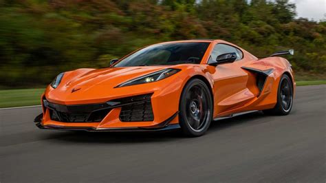 Chevrolet Corvette E Ray Vs Z06 Compared Which Is Faster