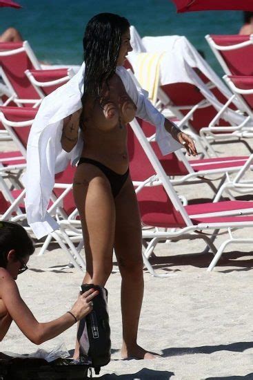 Giulia De Lellis Nude Boobs In Miami Beach Scandal Planet