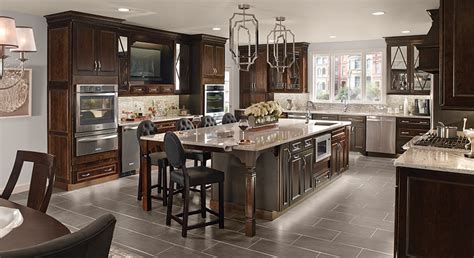 Always bear in mind that the cabinet box should perfectly match the cabinet doors. 7 Creative Ways To Design Your Kitchen Layout For Entertaining - KraftMaid
