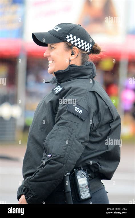 British Police Authorised Firearms Officer Afo Stock Photo Alamy