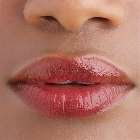 How To Get Perfectly Moisturized Lips In Time For Your