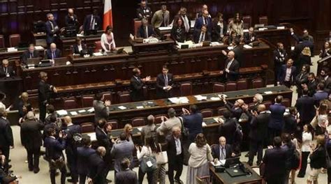 Italy´s Government Wins Confidence Vote