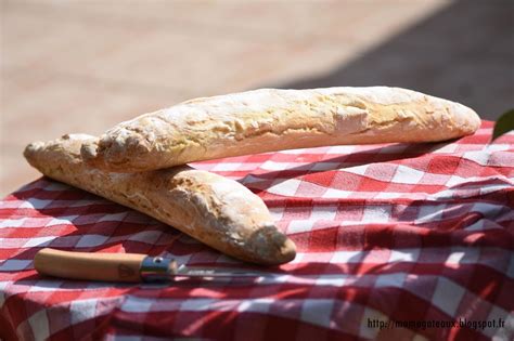 Pourquoi ne pas tenter de faire sa propre baguette de pain maison une baguette très simple à faire. Baguette De Pain Maison : Baguette Recette De Baguette De Pain Baguette De Tradition Francaise ...