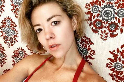 Fernanda Castillo Presume Sus Curvas En Traje De Baño Laura G