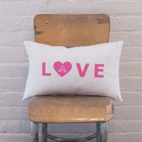 Cushion Letter Love Pink On Milky White Atelier Atsuyo Et Akiko