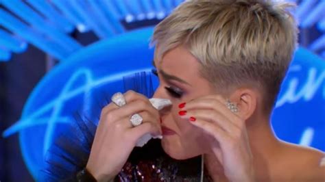 Katy Perry rompe en llanto en plena transmisión de American Idol y