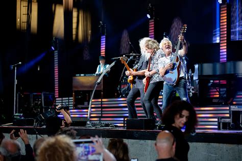 Review Reo Speedwagon Hits Chicago Misses In Tour Opener