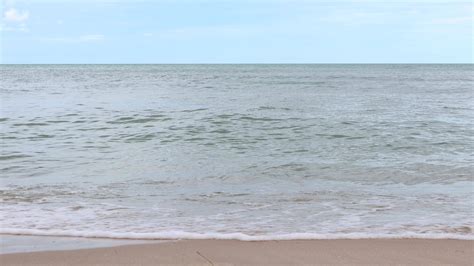 Viento Que Sopla Sobre Las Olas Del Mar En La Playa Durante El D A Las