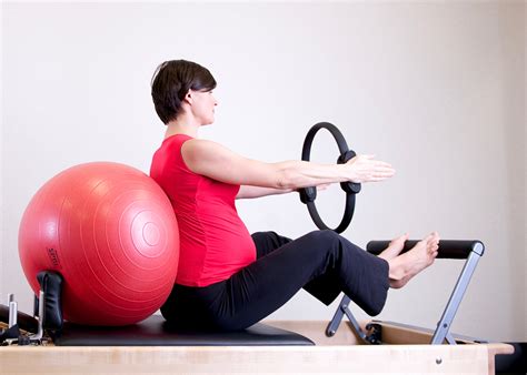 Gambar Bola Swiss Latihan Kekuatan Kesehatan Fisik Peralatan Latihan Bahu Pilates Lengan